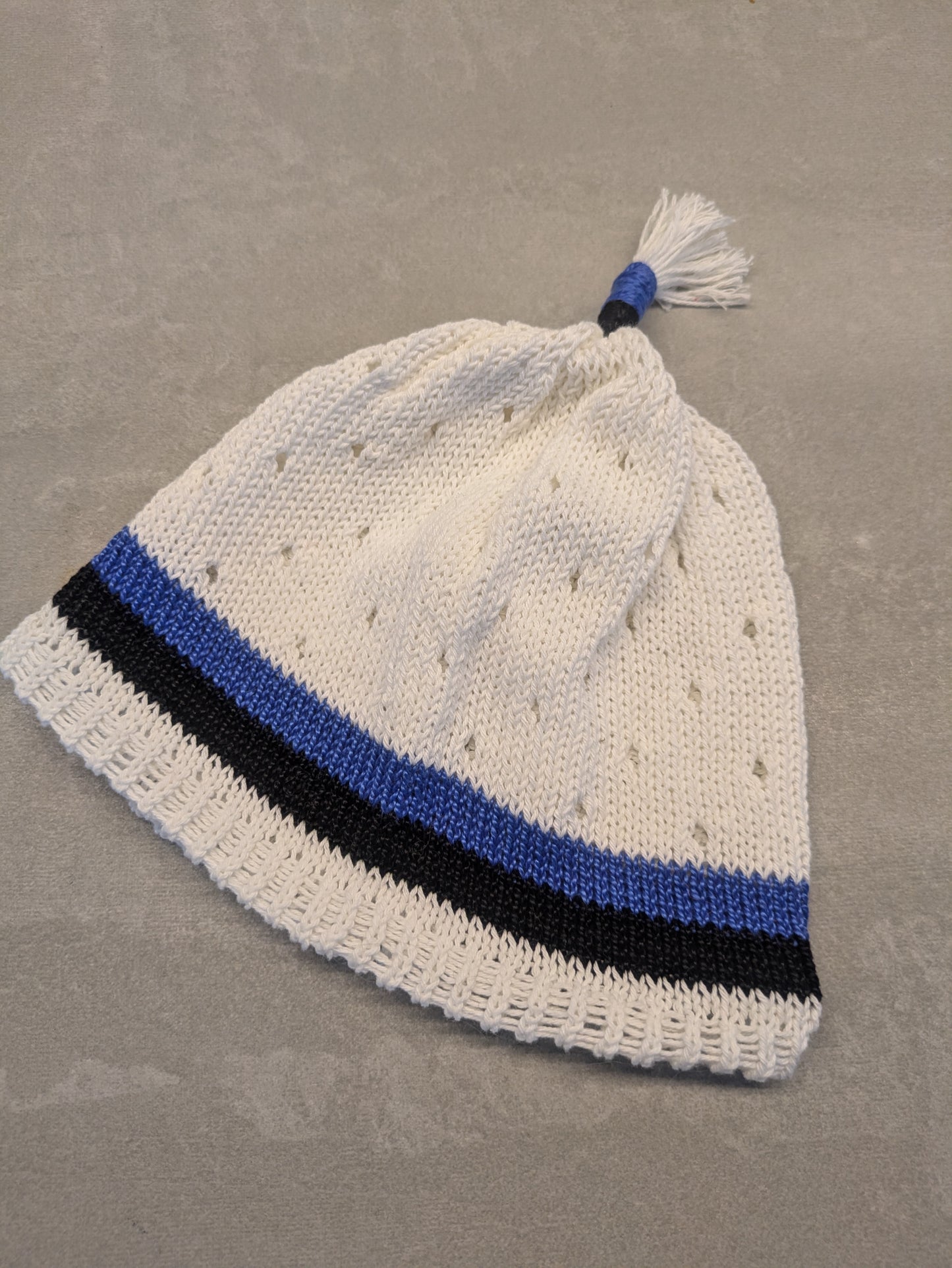 Knitted cotton hat for kids